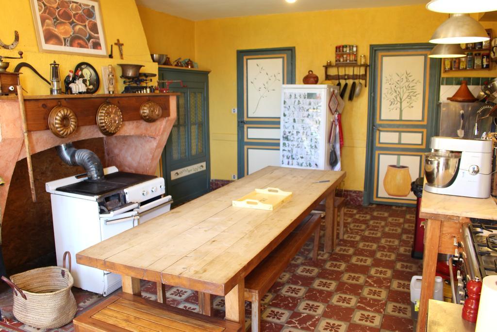 Chateau De Villeneuve - Montolieu Eksteriør billede